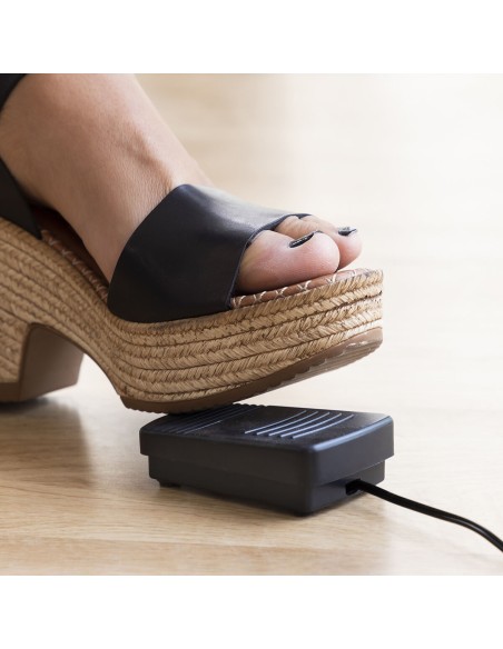 Mini Machine à Coudre Portable avec LED, Coupe-Fil et Accessoires Sewny InnovaGoods