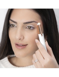 Tondeuse de Précision avec LED pour Poils du Visage InnovaGoods